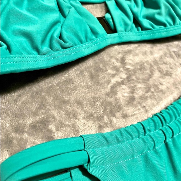 Blackbough Paige Top + Paige Bottom in Emerald - Picture 7 of 10